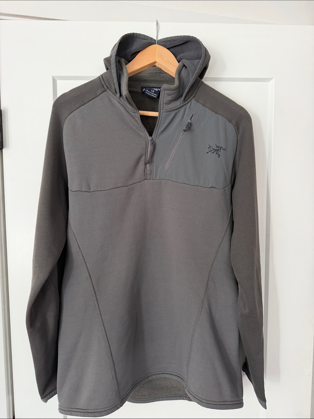 Arc'teryx Men's Charcoal Gray Naga Half-Zip Hooded Pullover
